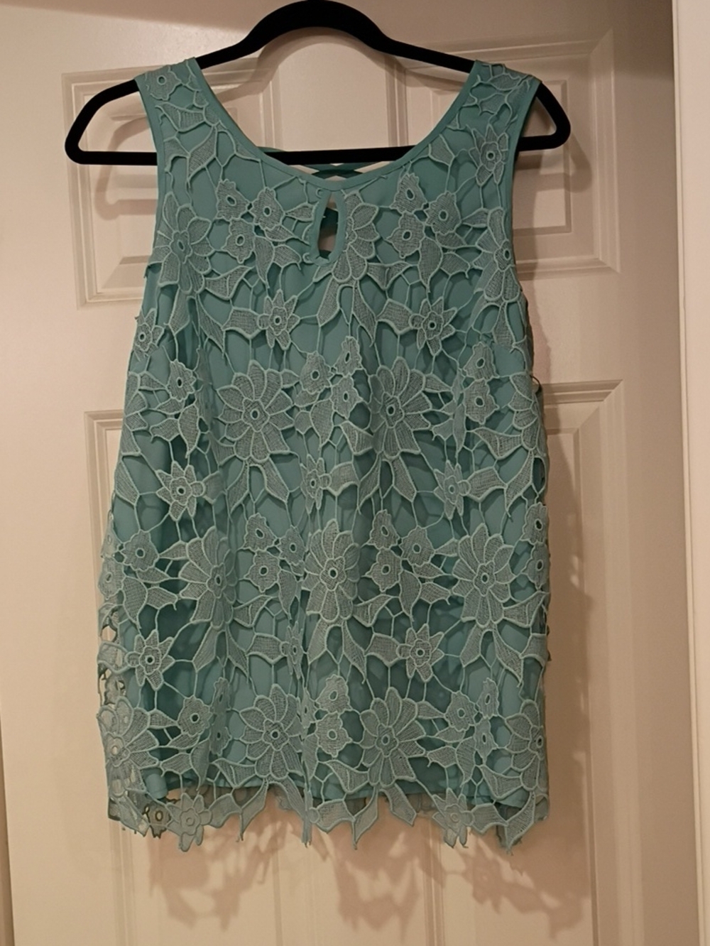 Sleeveless Floral Lace Camisole in Aqua